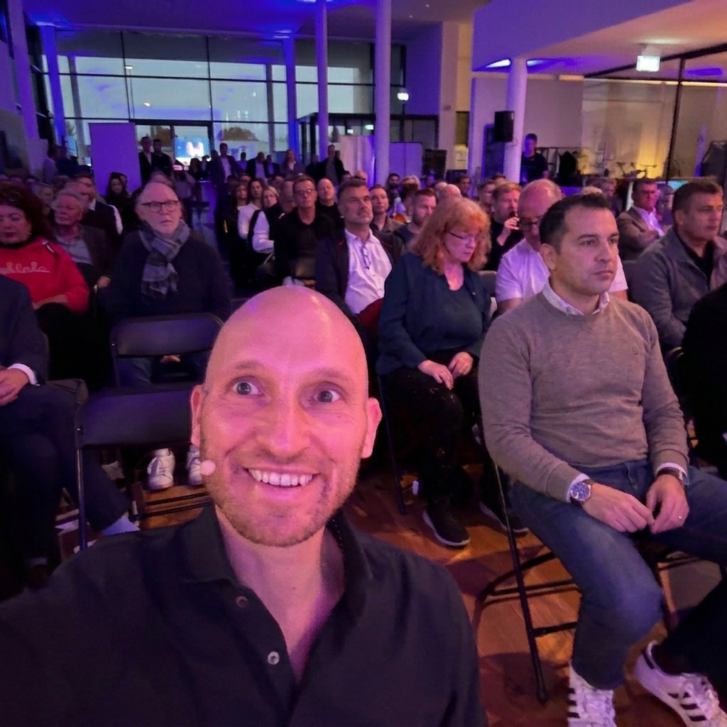 Volles Haus beim Abend-Impuls — Blick ins Publikum
